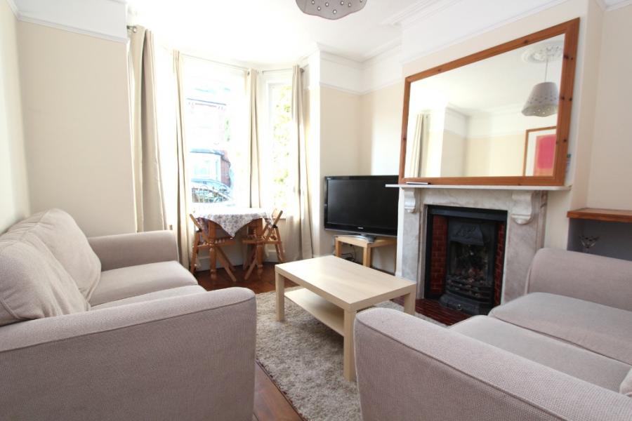 Room Donnington Road in Reading