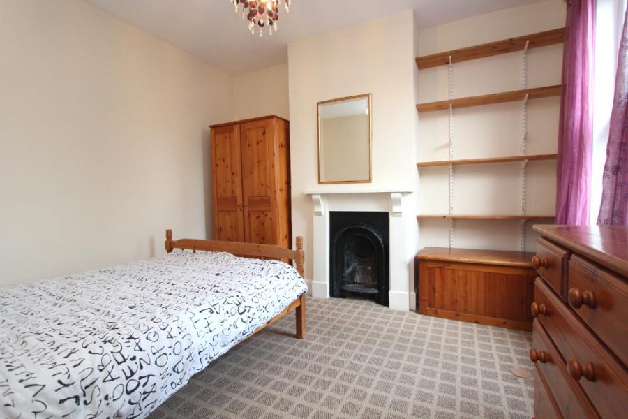 Room Donnington Road in Reading