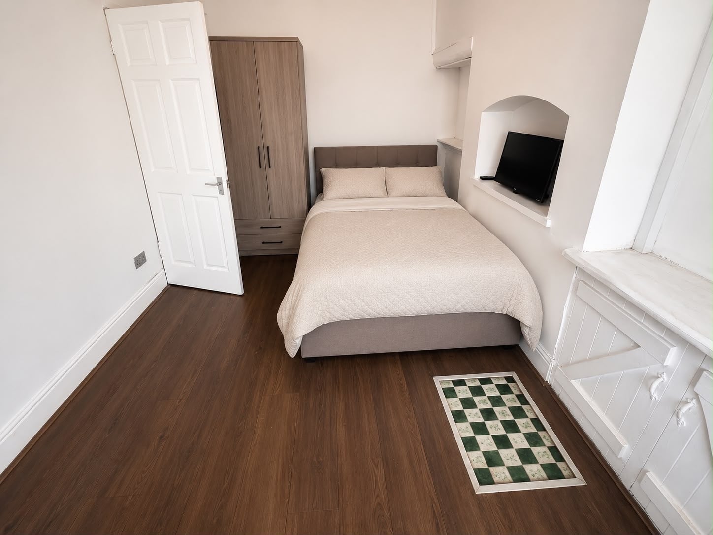 Room St Albans Road in Sandwell
