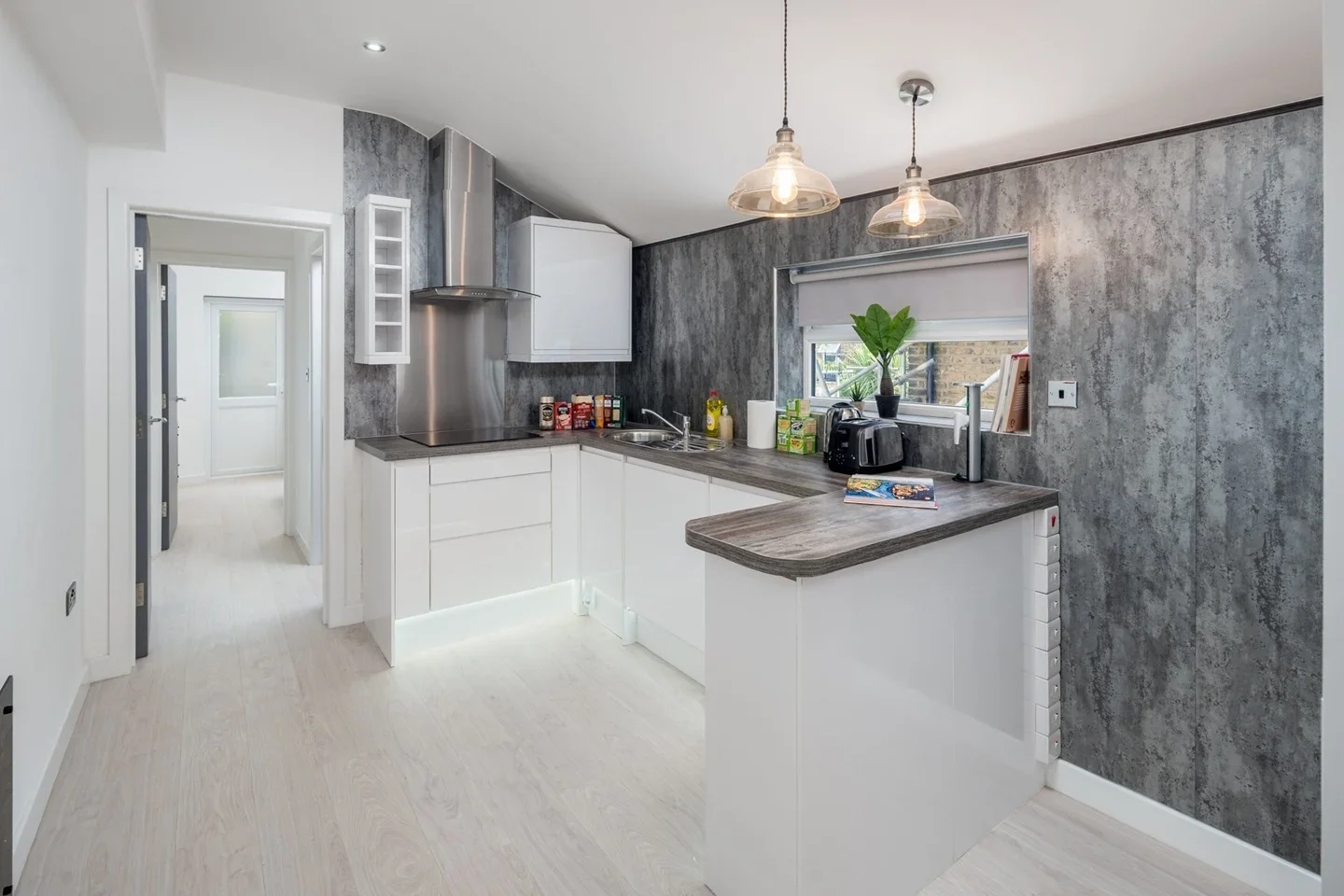 Flat Penrith Road in Greater London