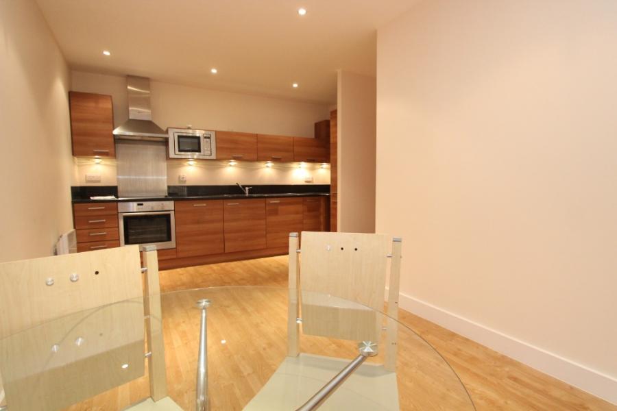 Flat Merchants Place in Reading
