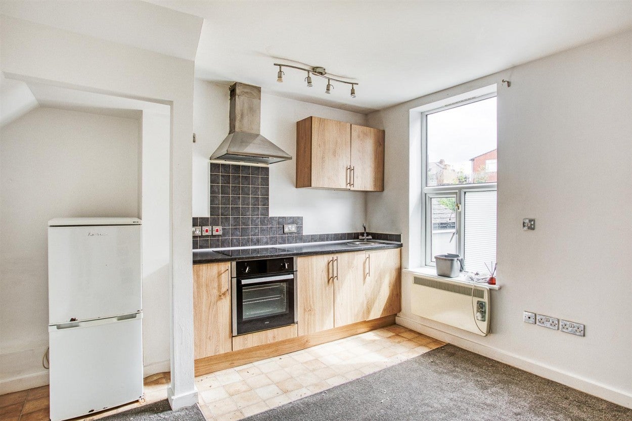 Flat Crompton Street in Derby