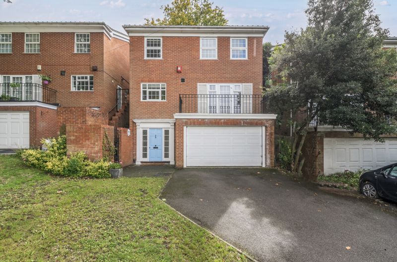 House Warren Road in Greater London