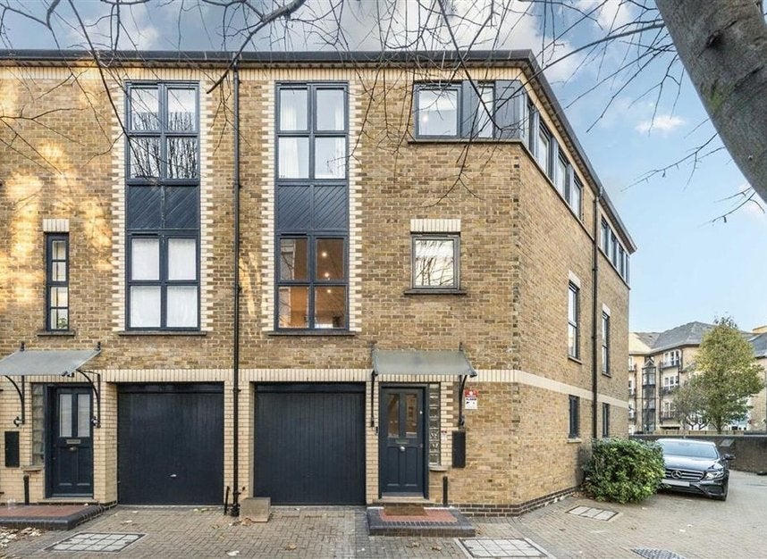 House Queen Elizabeth Street in Greater London