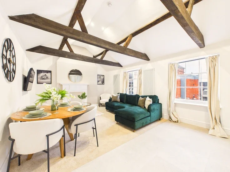 Flat Henrietta Street in Cheltenham