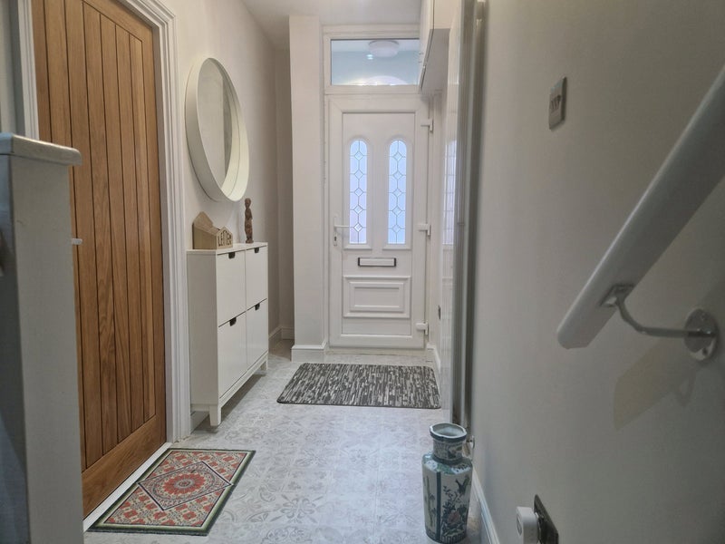 Room Roberts Road in Greater London