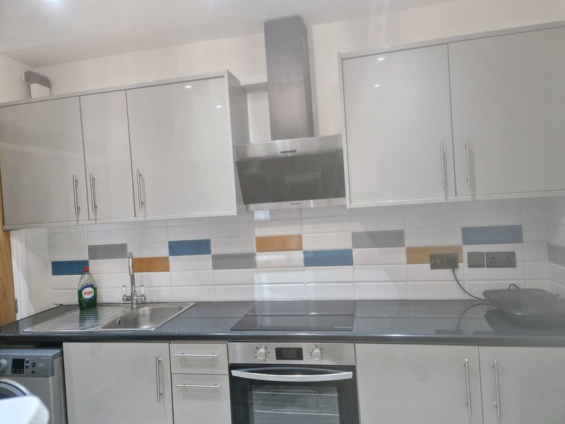 Room Roberts Road in Greater London