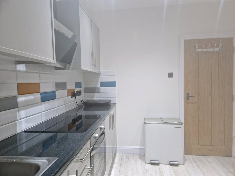 Room Roberts Road in Greater London