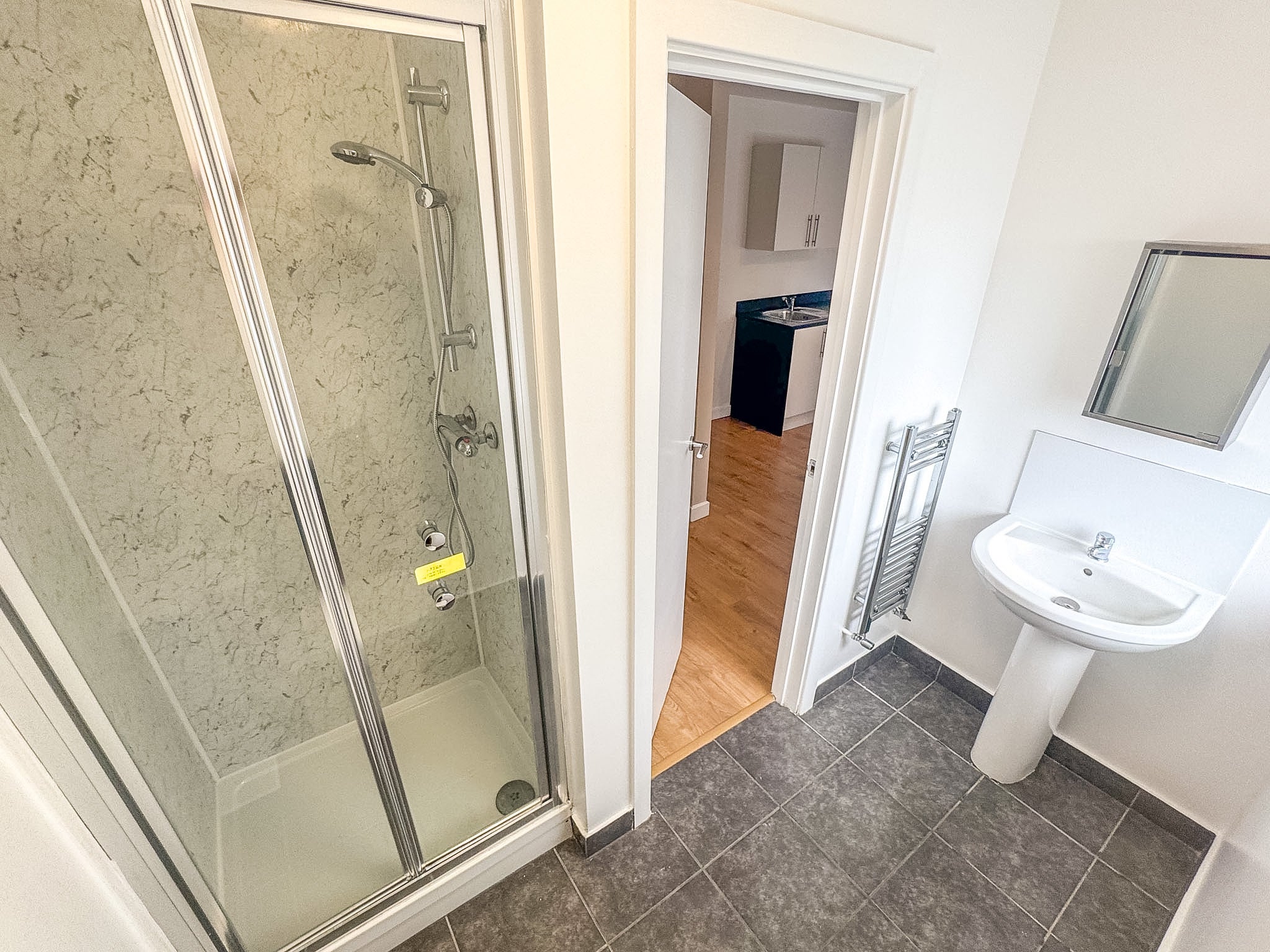 Room Warbank Crescent in Greater London