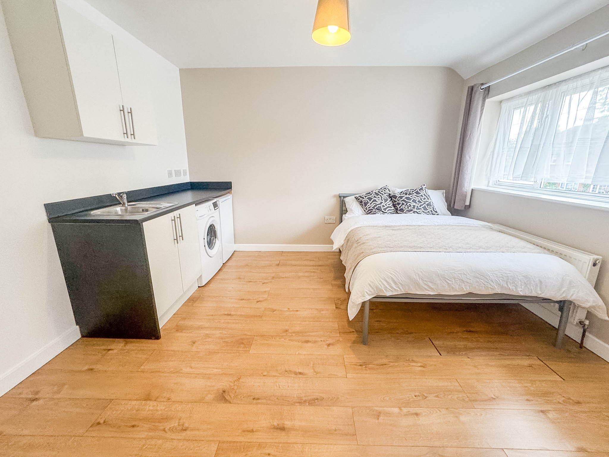 Room Warbank Crescent in Greater London