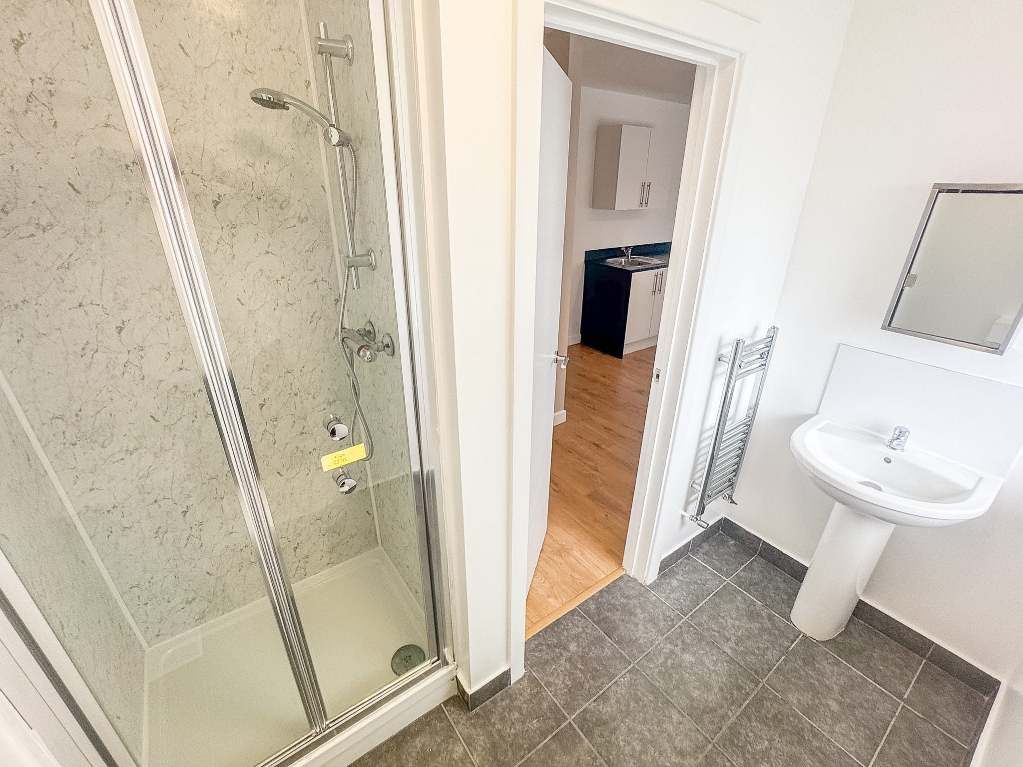 Room Warbank Crescent in Greater London