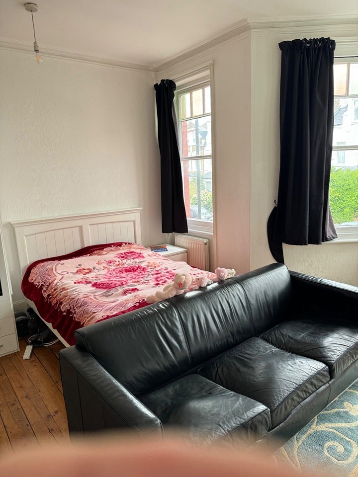 Room Ferme Park Road in Greater London
