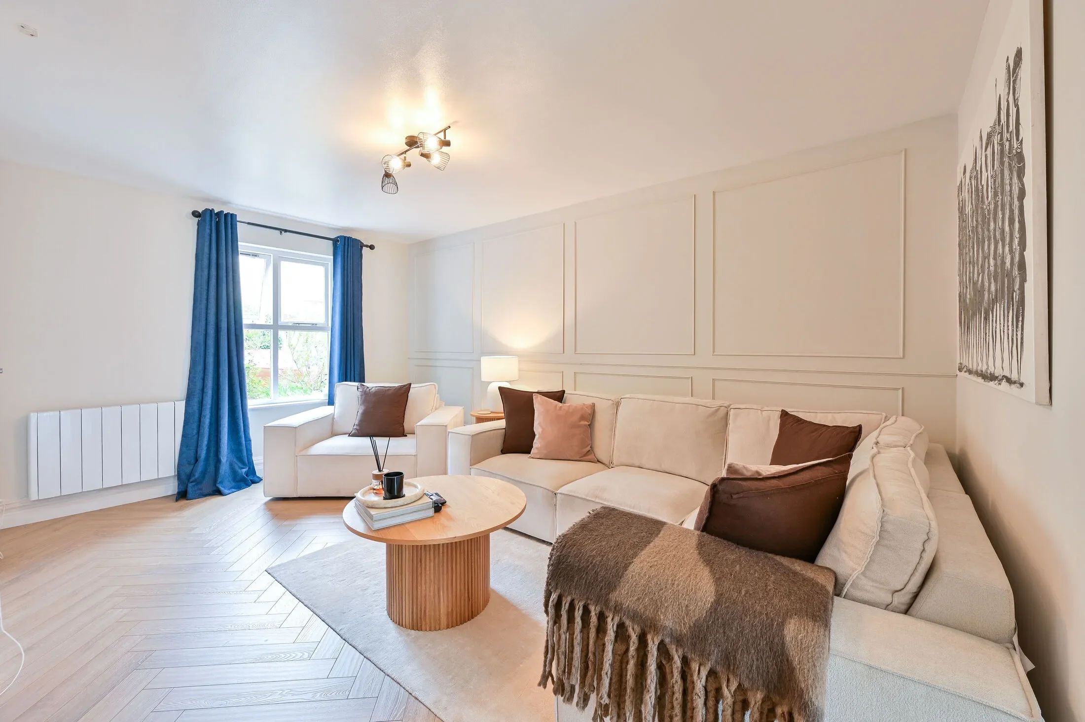 House Longfellow Way in Greater London