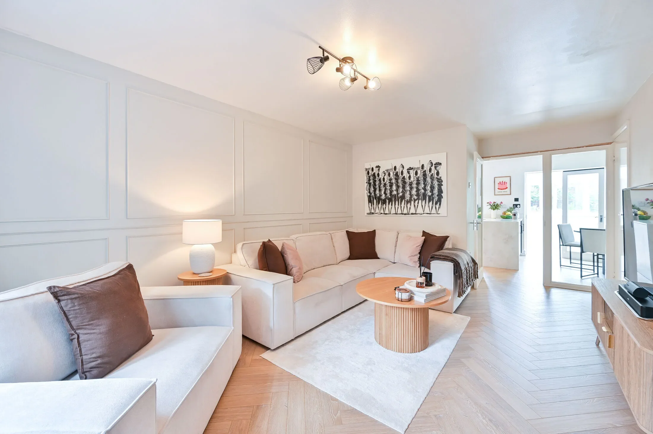 House Longfellow Way in Greater London