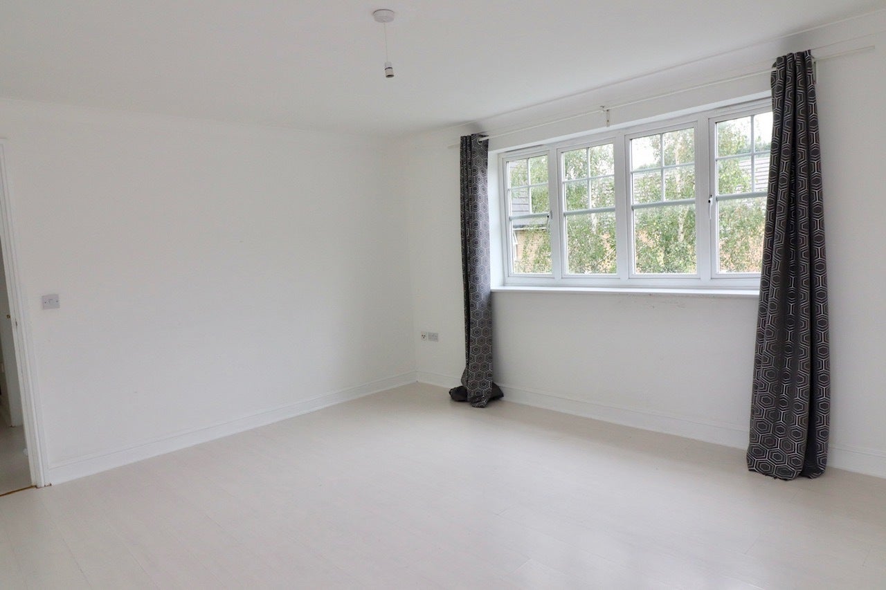Flat Caspian Close in Purfleet-on-Thames