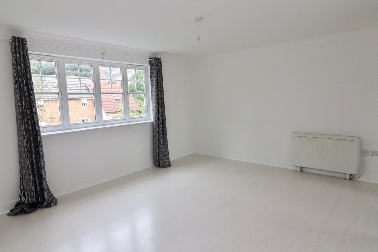 Flat Caspian Close in Purfleet-on-Thames