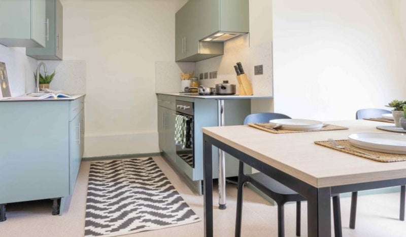 Room Holloway Road in Greater London