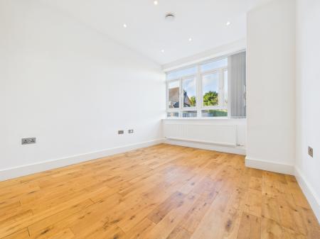 Flat Lime Tree Way in Basingstoke and Deane