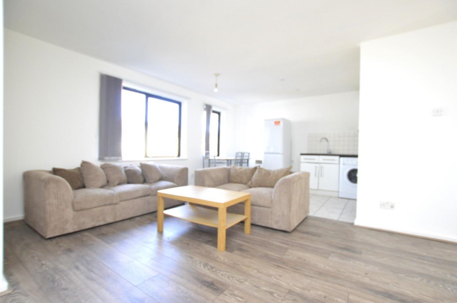 Flat Barking Road in Greater London