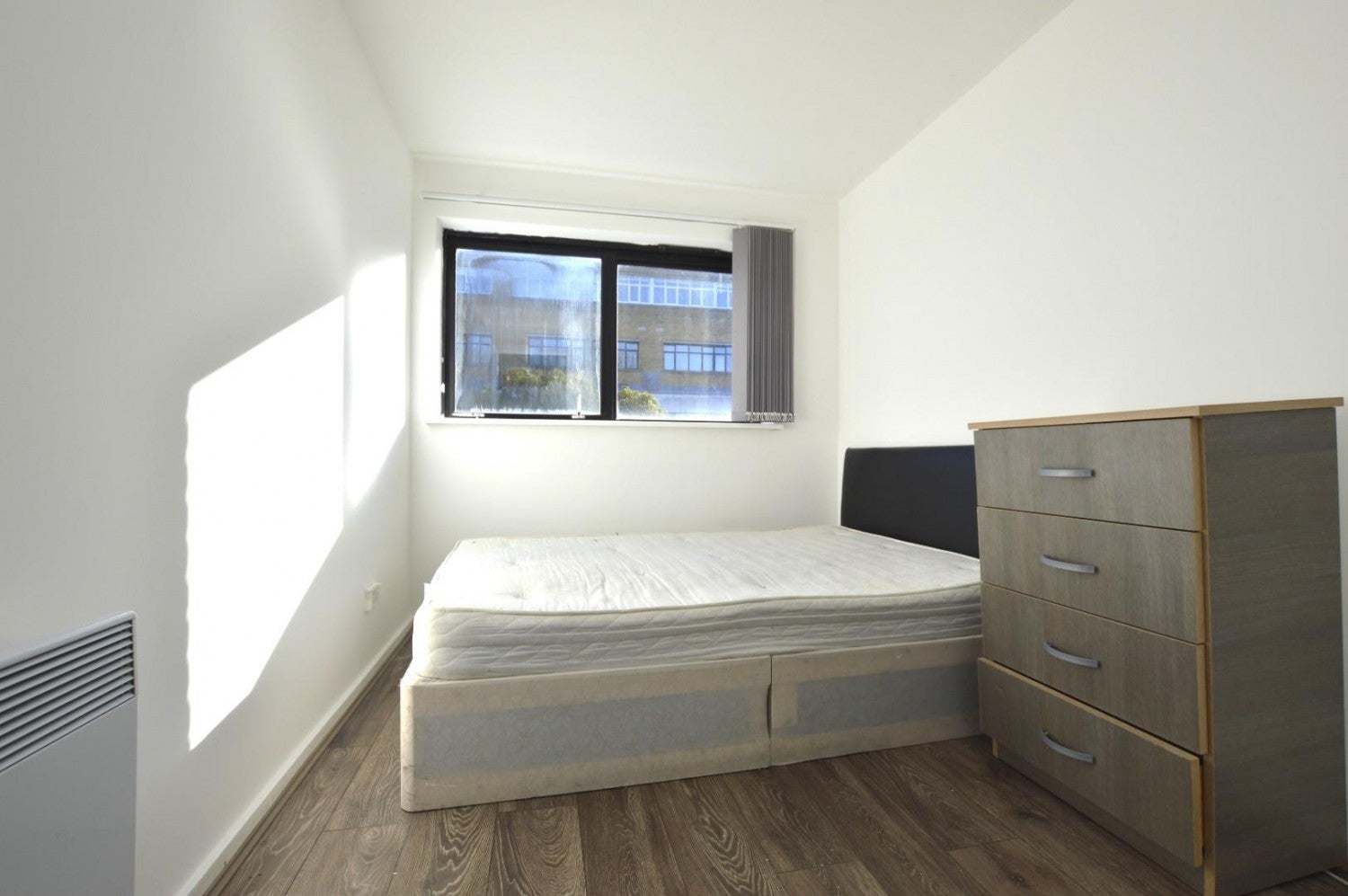 Flat Barking Road in Greater London