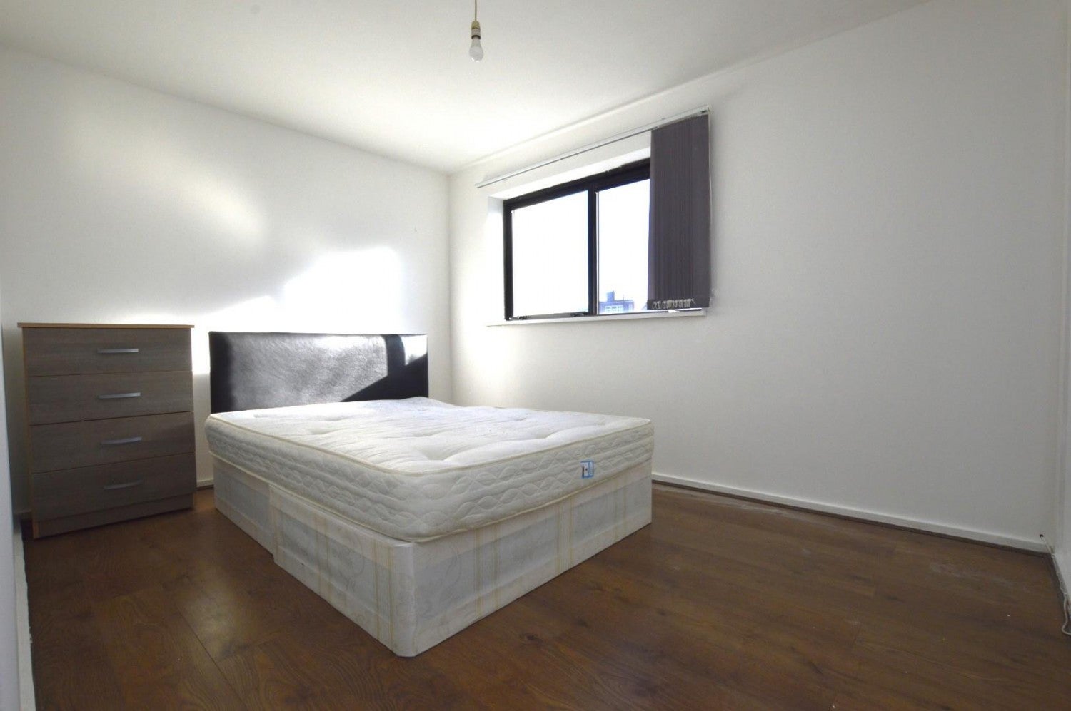 Flat Barking Road in Greater London