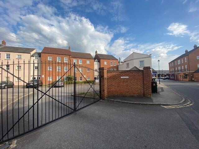Flat Trenchard Street in Fairford Leys