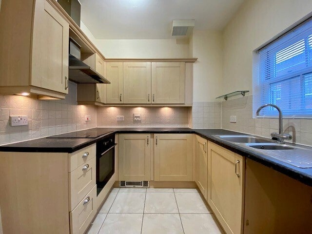 Flat Trenchard Street in Fairford Leys