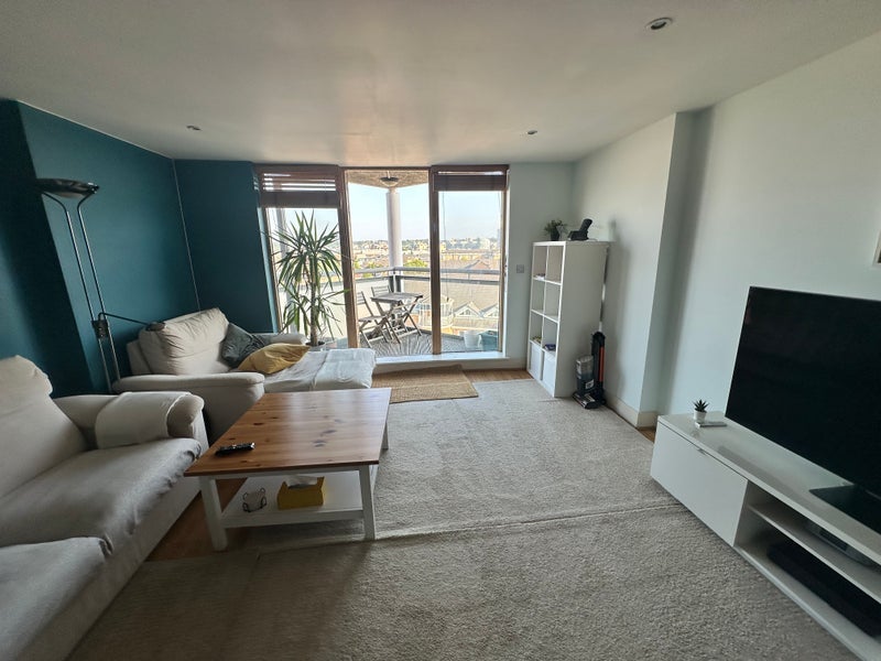 Room Crews Street in Greater London