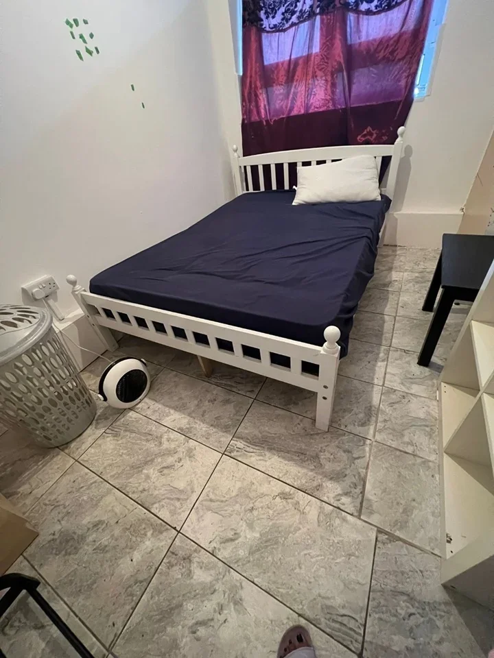 Room Woodseer Street in Greater London