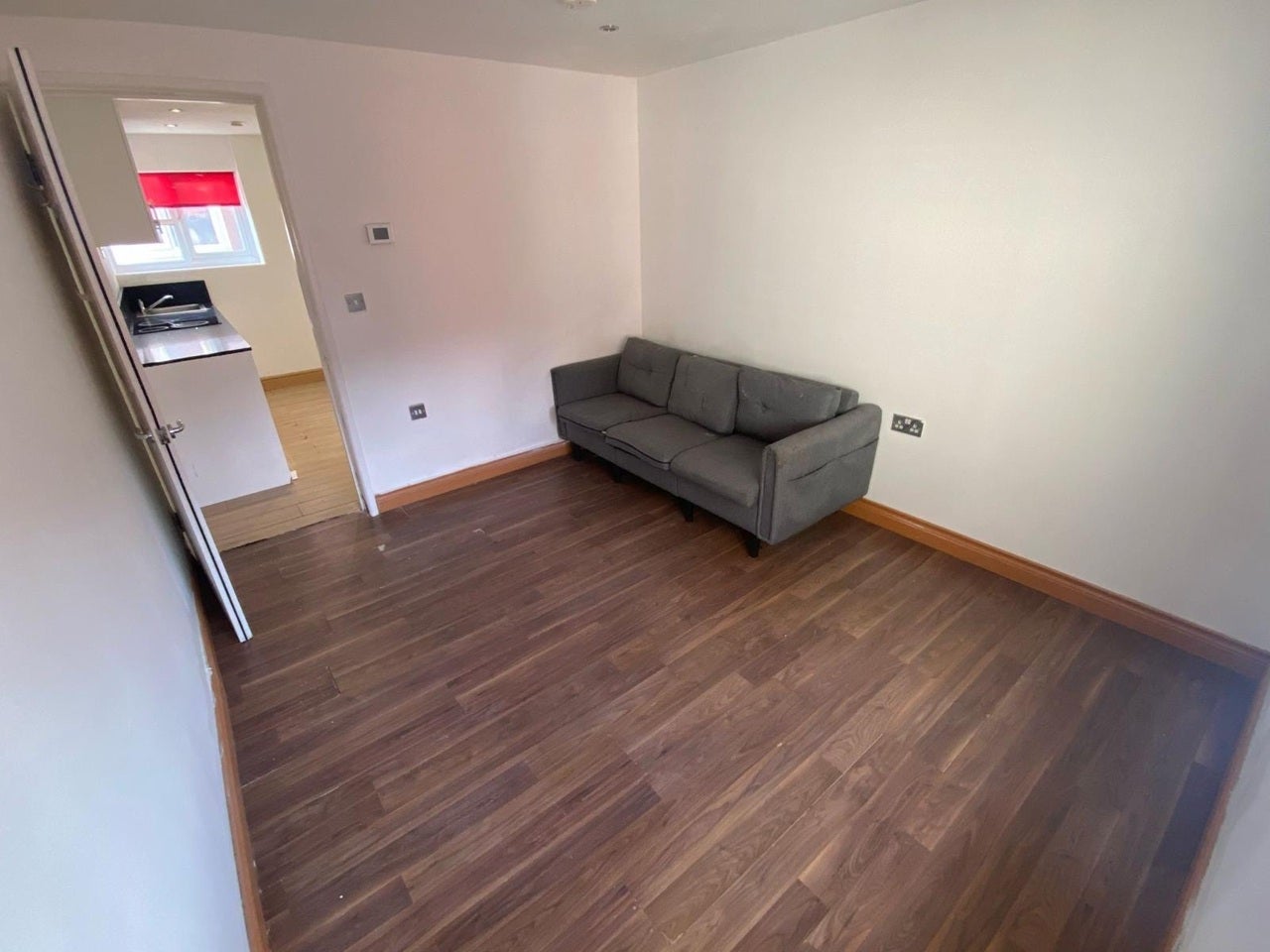 Flat Ombersley Road in Bedford