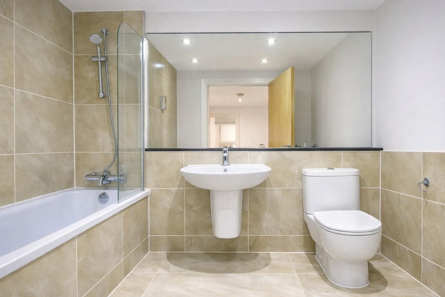 Flat Lansdowne Road in Greater London