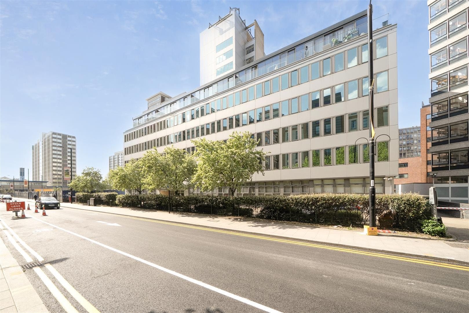 Flat Lansdowne Road in Greater London