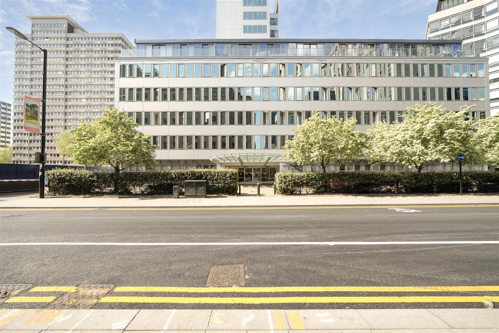 Flat Lansdowne Road in Greater London