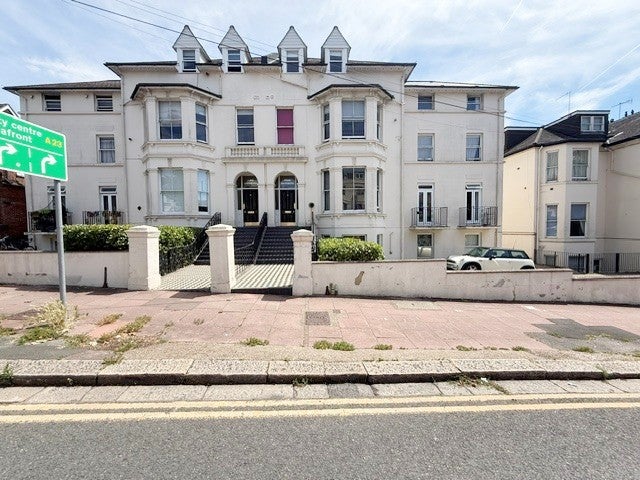 Flat Stanford Avenue in Brighton