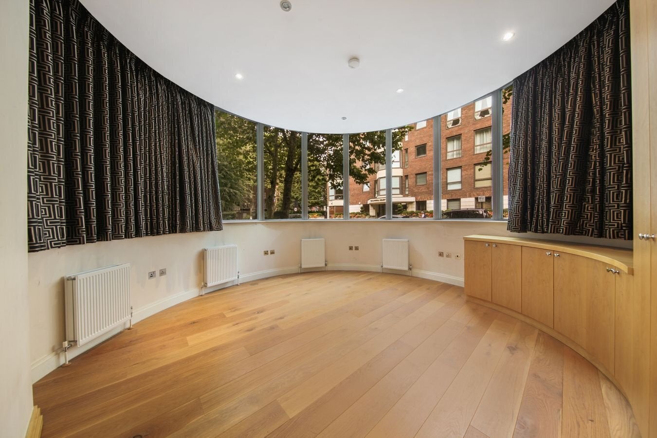 Flat Queen's Terrace in City of Westminster