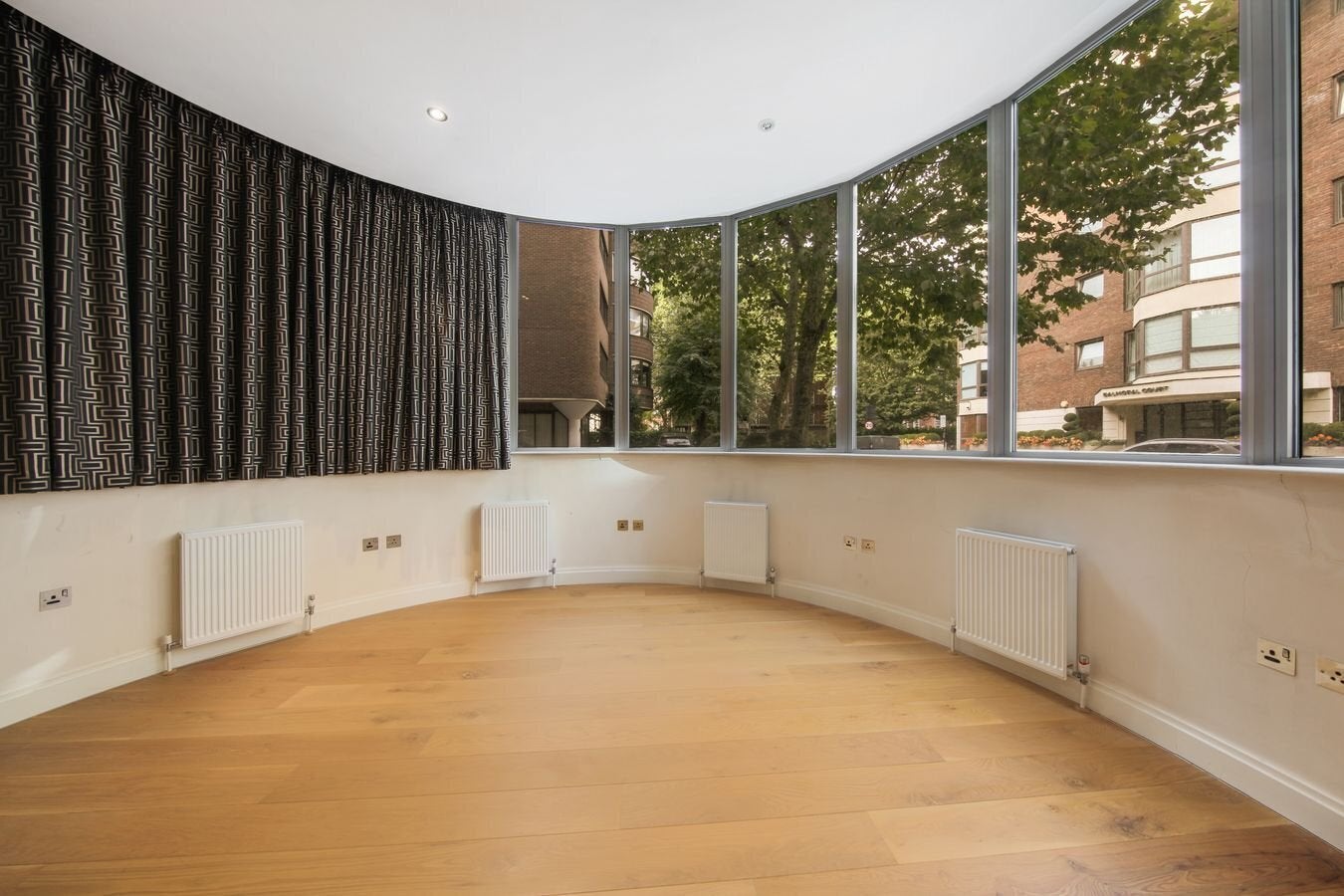 Flat Queen's Terrace in City of Westminster