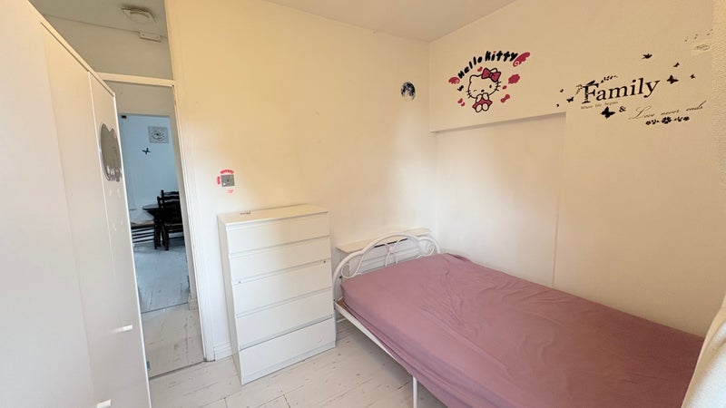 Flat Lewisham Way in Greater London