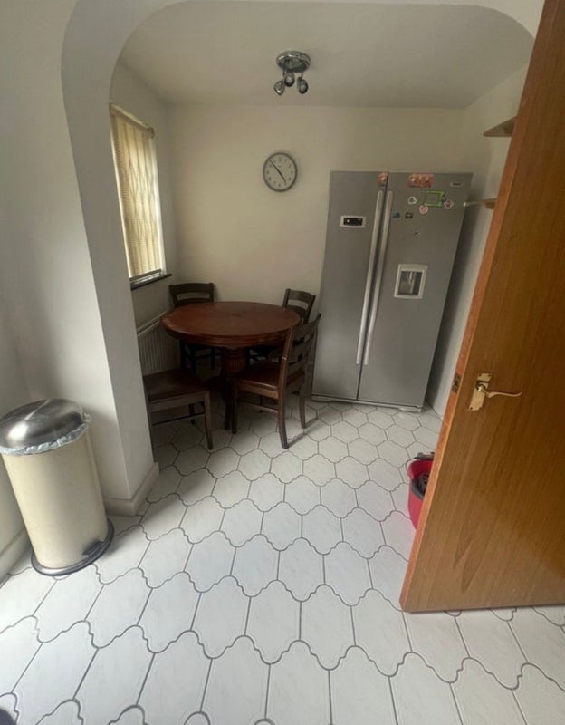 Room Surrey Quays Road in Greater London