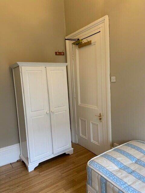 Room Holland Road in Greater London