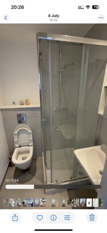 Room Silvertown Way in Greater London