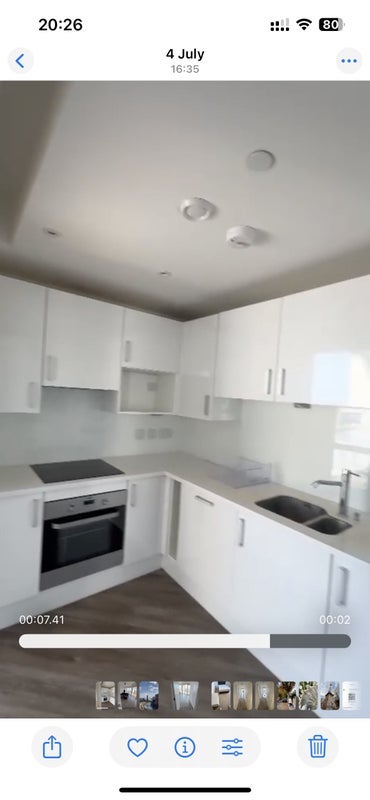 Room Silvertown Way in Greater London