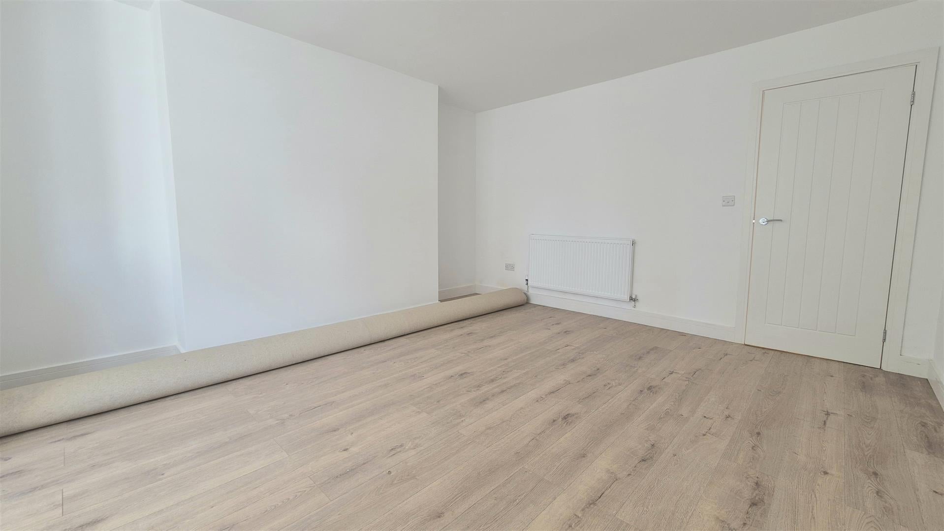 Flat Elphinstone Road in Portsmouth