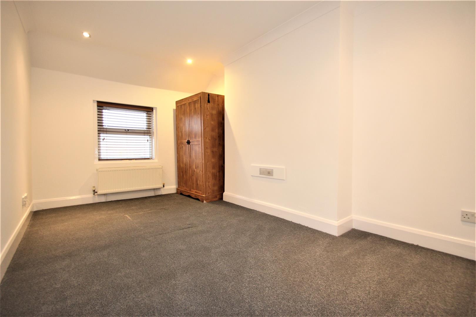 Flat Elphinstone Road in Portsmouth