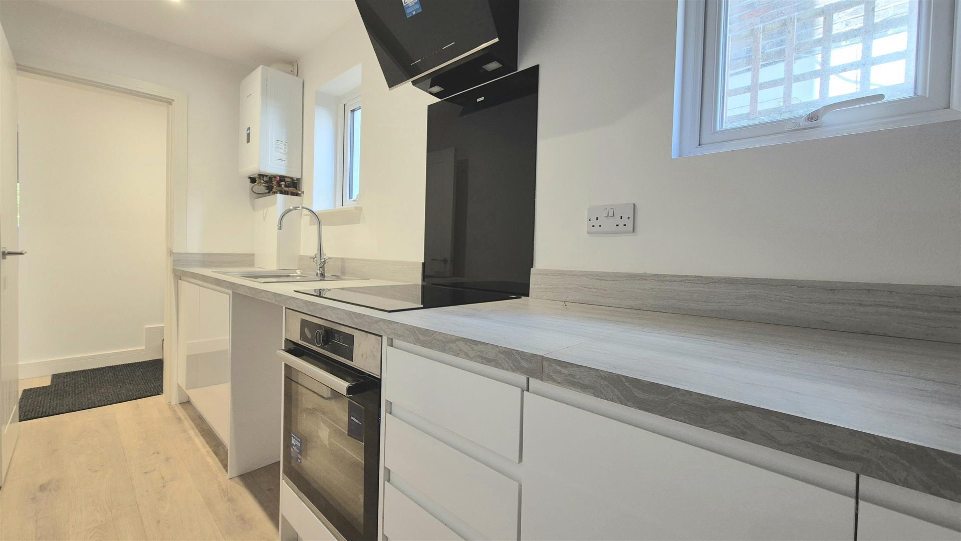 Flat Elphinstone Road in Portsmouth