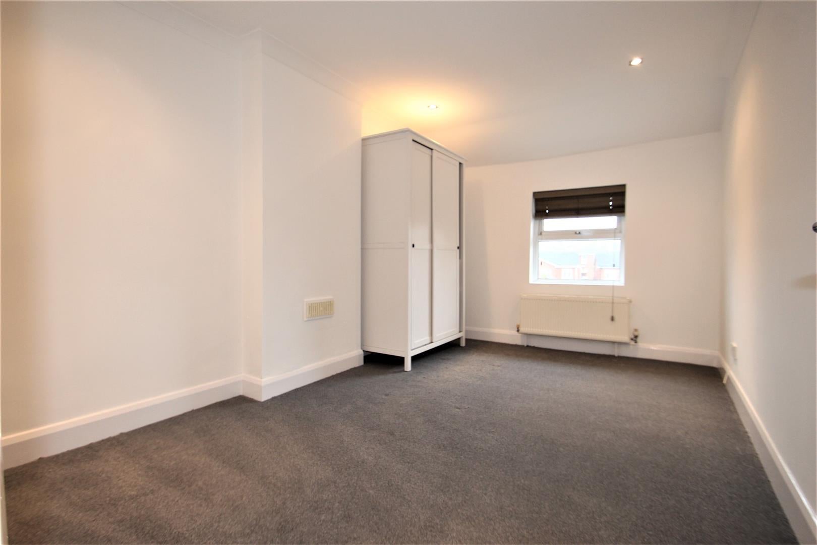 Flat Elphinstone Road in Portsmouth