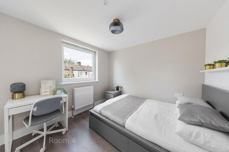 Room Flint Close in Greater London