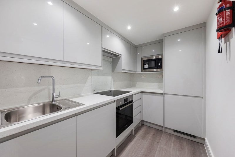 Room Flint Close in Greater London