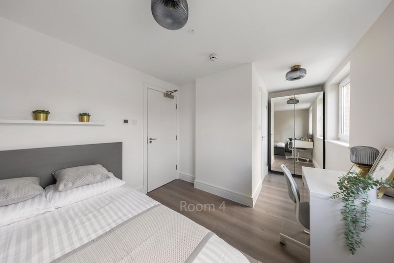 Room Flint Close in Greater London