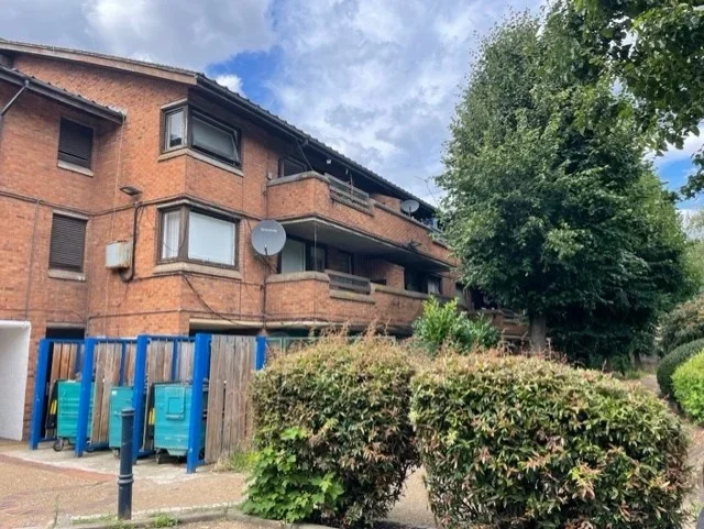 Flat Don Phelan Close in Greater London