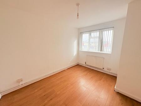 Flat Palmerston Road in Portsmouth